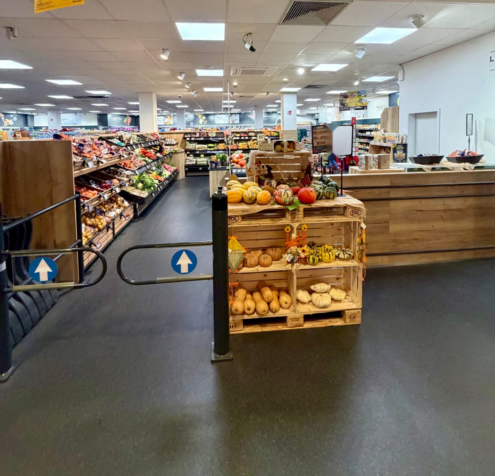 Obst- und Gemüseabteilung im CAP-Markt im Haus